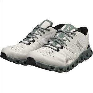 Brand new!!! Never worn OnCloud mens running shoes!! Size 8🔥🔥